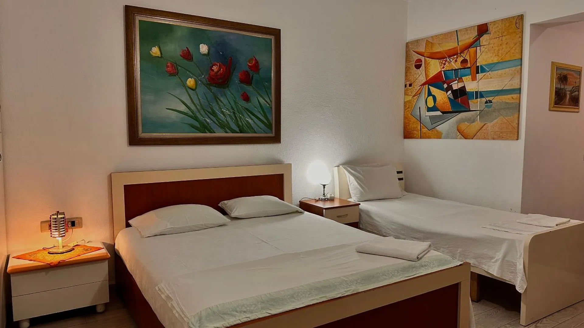 Grand House Rooms Tirana 0*,