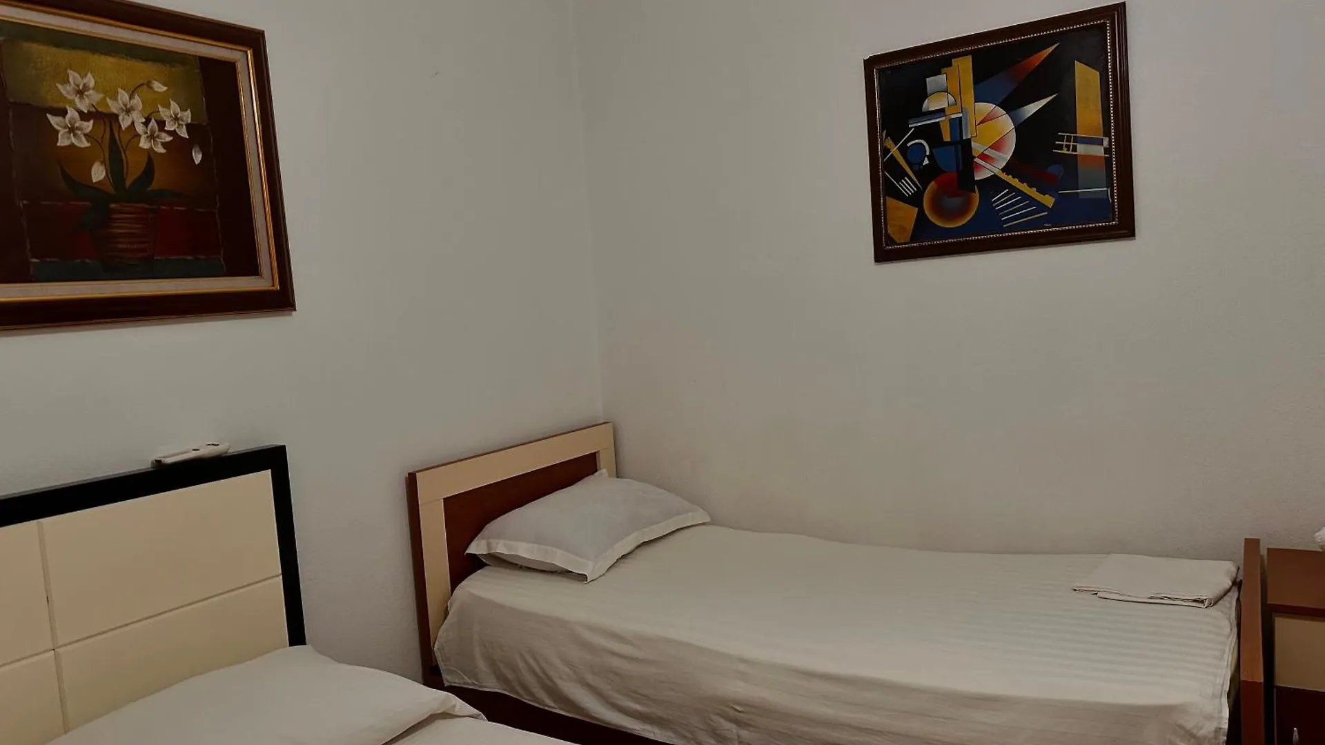 Grand House Rooms Tirana 0*,  Albania